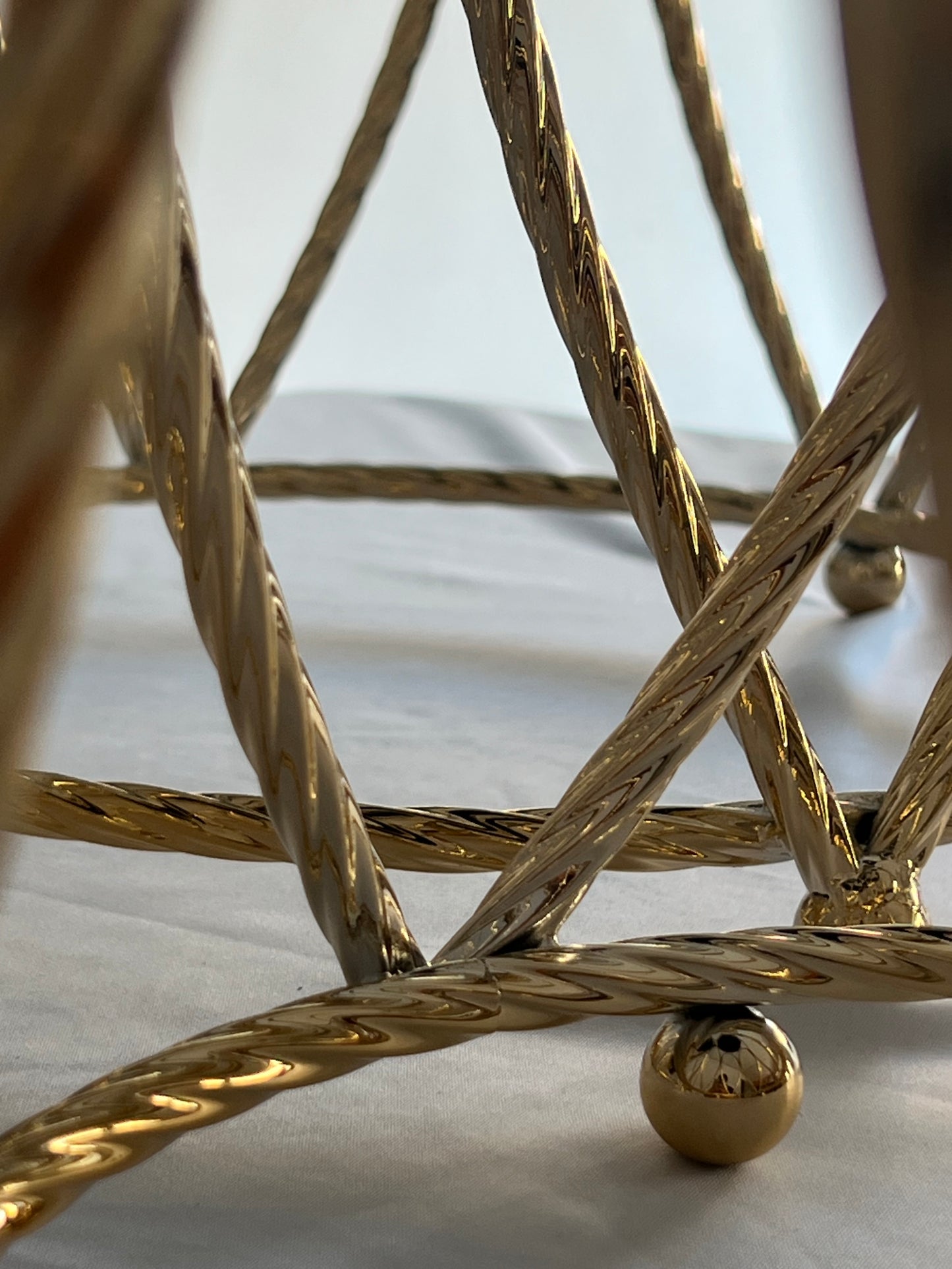 Set de 3 Pedestales Dorados con Espejo – Diseño Árabe Elegante