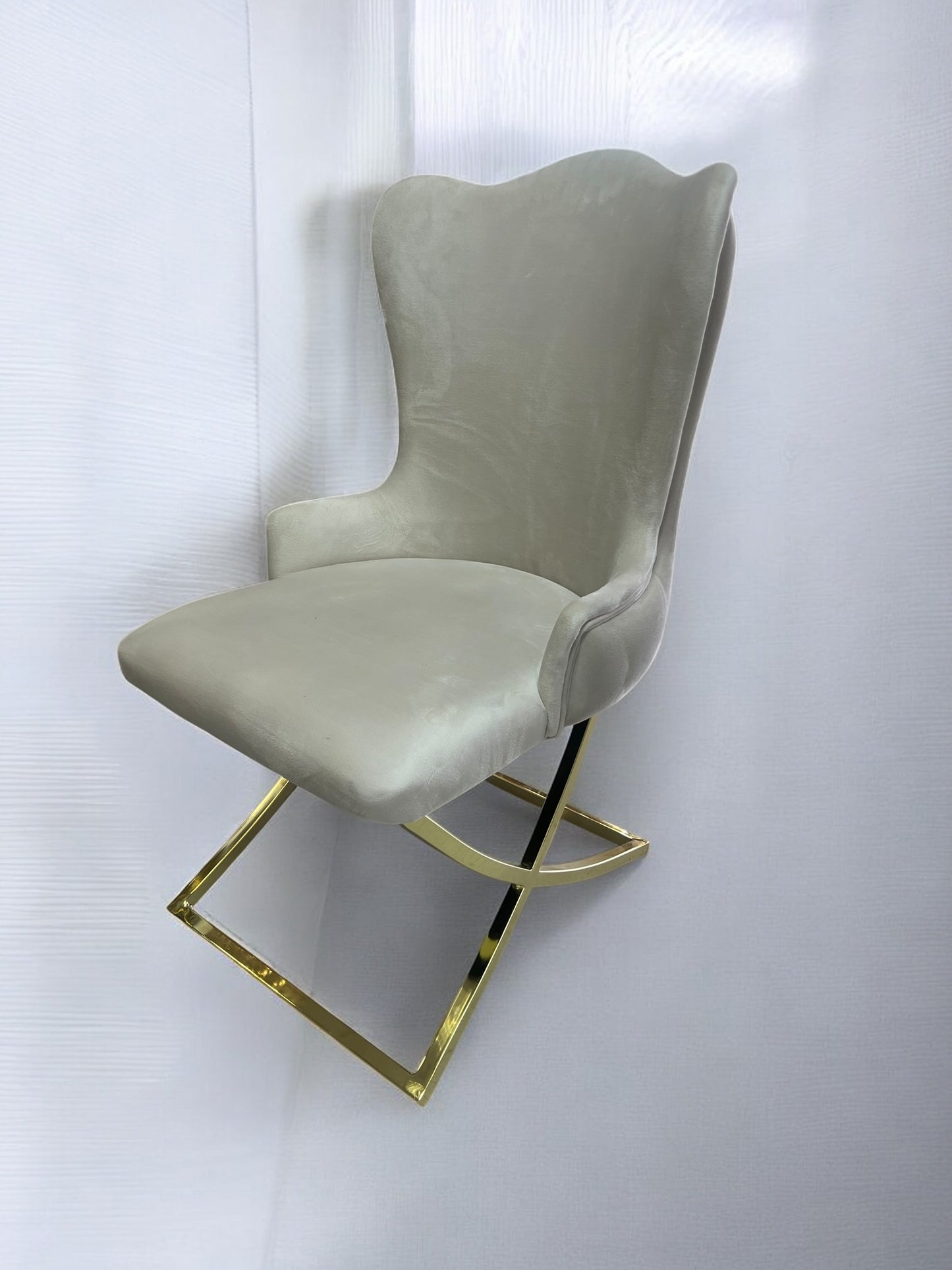 Silla terciopelo BELINDAV01 color beig claro, patas de metal dorado