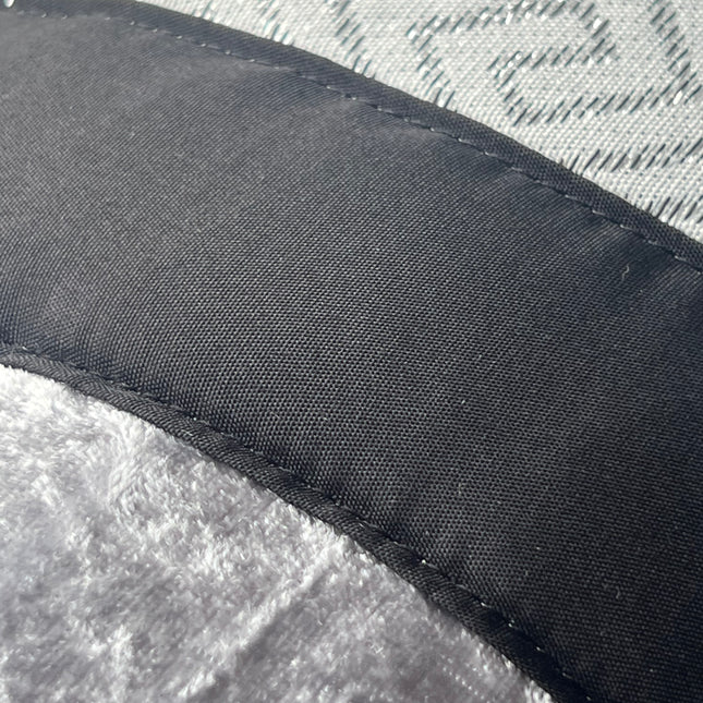 Colcha elegante SUZY – Conjunto decorativo com três almofadas, 250 x 260 cm - PRETO