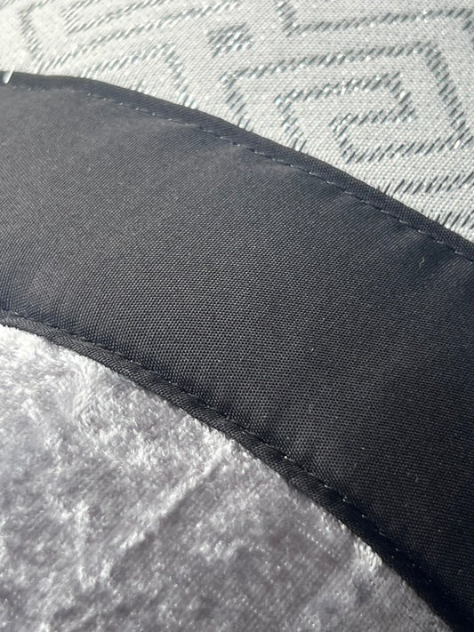 Colcha SUZY Elegante – Conjunto Decorativo con Tres Almohadas, 250 x 260 cm - COLOR NEGRO