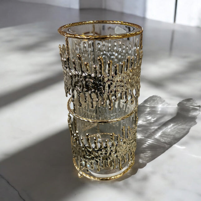 Portavelas de Cristal con Detalle Metálico Dorado – Diseño Artístico y Moderno