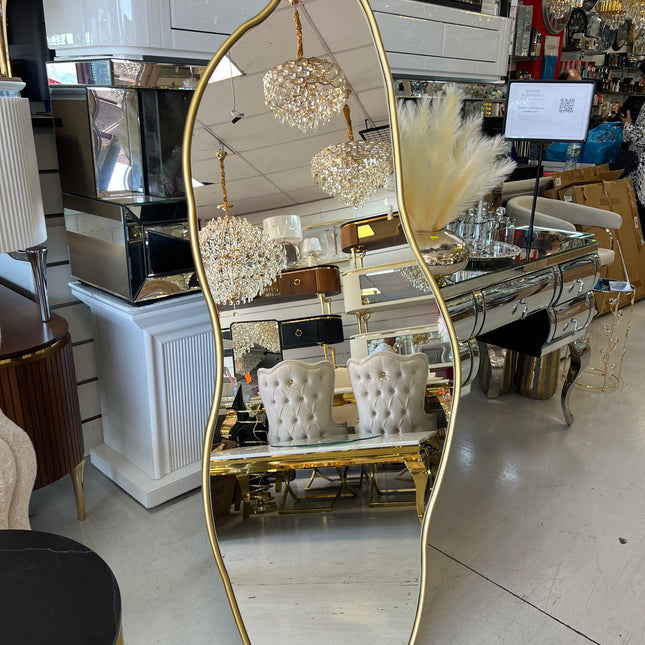 Espejo de pie dorado
