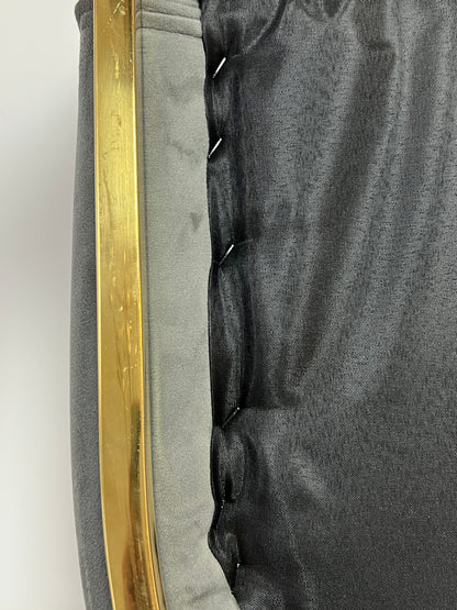 Silla León · Capitoné y detalles dorados