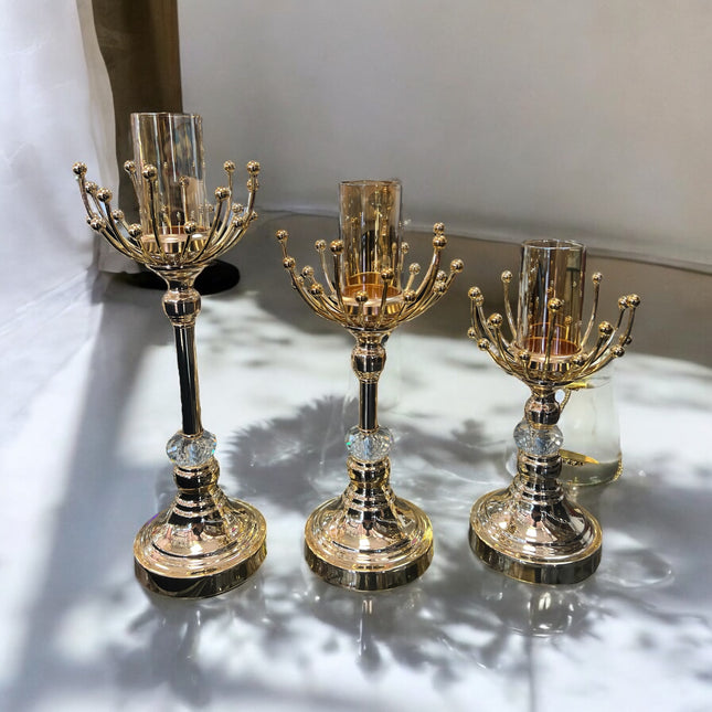 Conjunto de 3 castiçais em metal dourado e cristal com design moderno – 25 cm, 30 cm e 35 cm