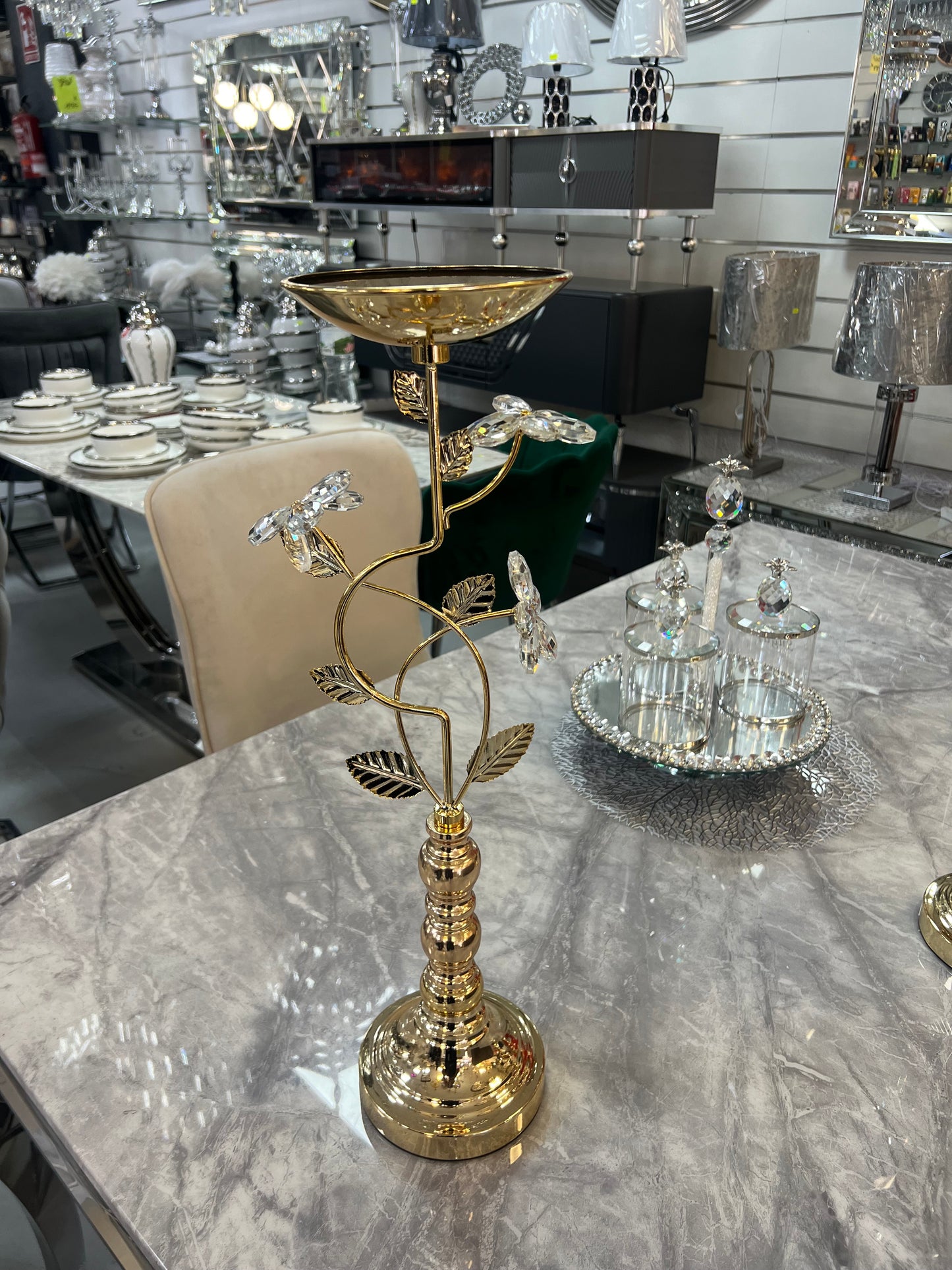 Portavelas tipo flor de cristal con pie ornamentado