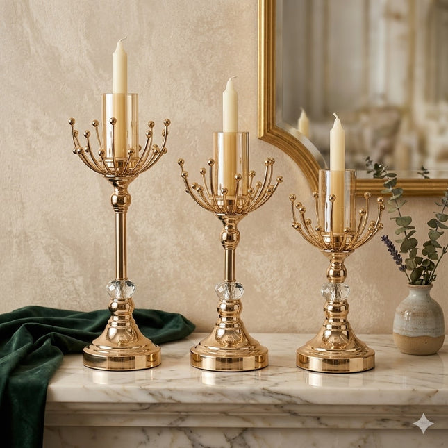 Conjunto de 3 castiçais em metal dourado e cristal com design moderno – 25 cm, 30 cm e 35 cm
