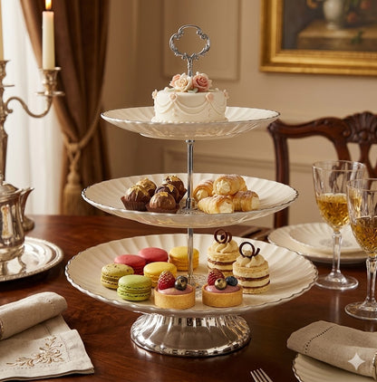 🍰 Bandeja expositora de plástico de 3 andares com design elegante – Cor marfim e prata