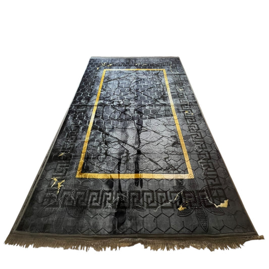 Alfombra Clásica Gris y detalles Dorados con Cenefa Negra de Inspiración Oriental – Estilo Árabe