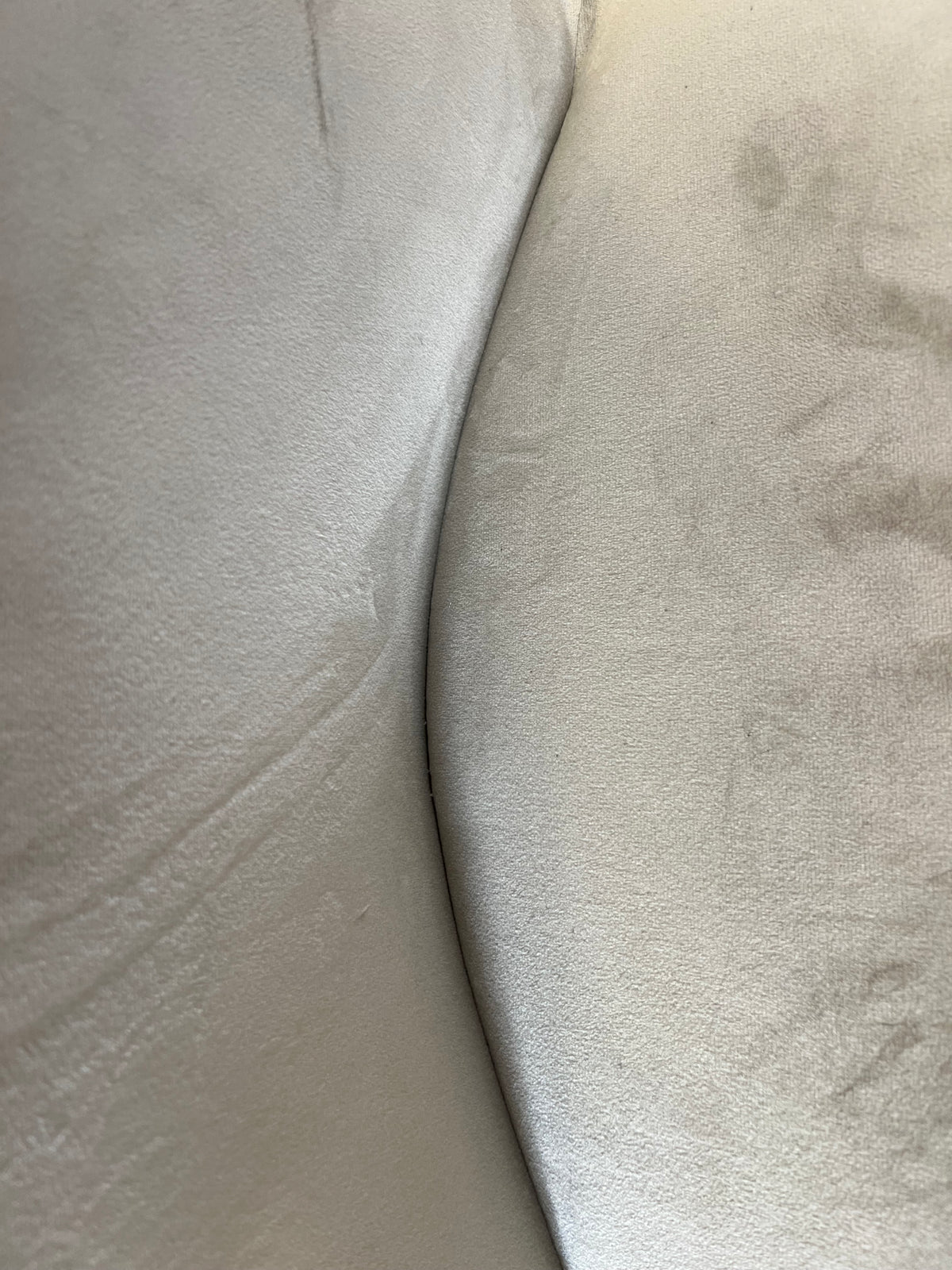 Silla Capitonio de terciopelo · Beige oscuro y gris