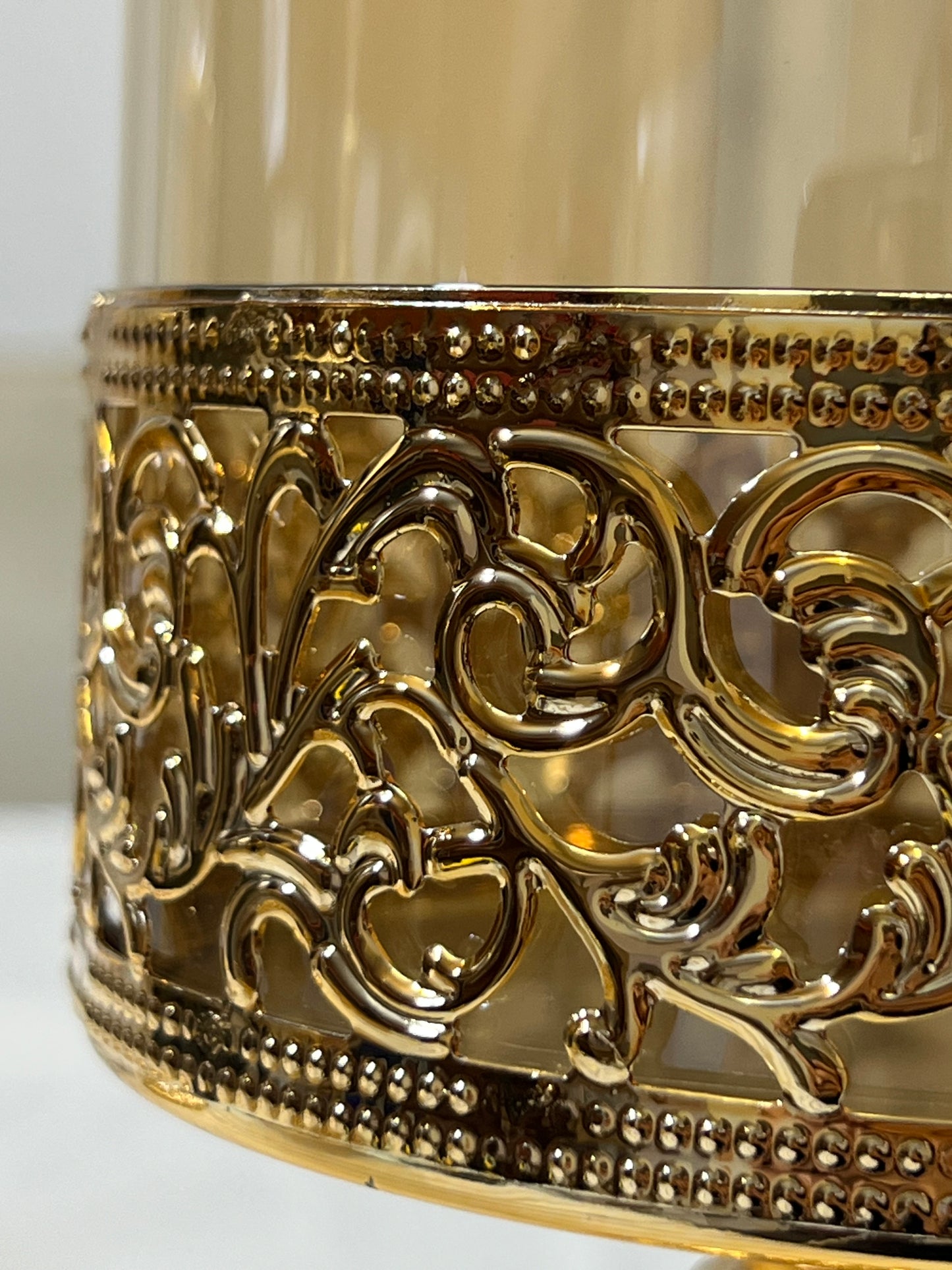 Cibório dourado decorativo com tampa
