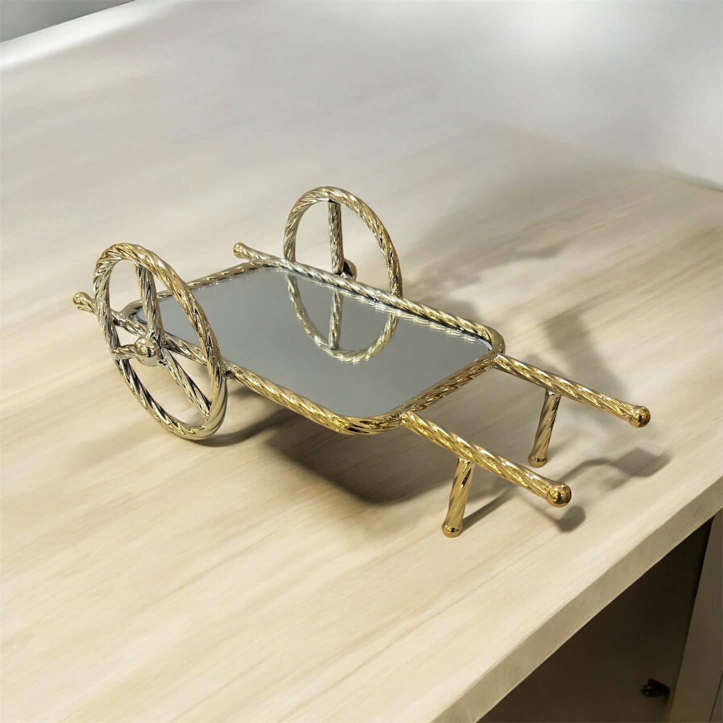 Carrito decorativo dorado con ruedas