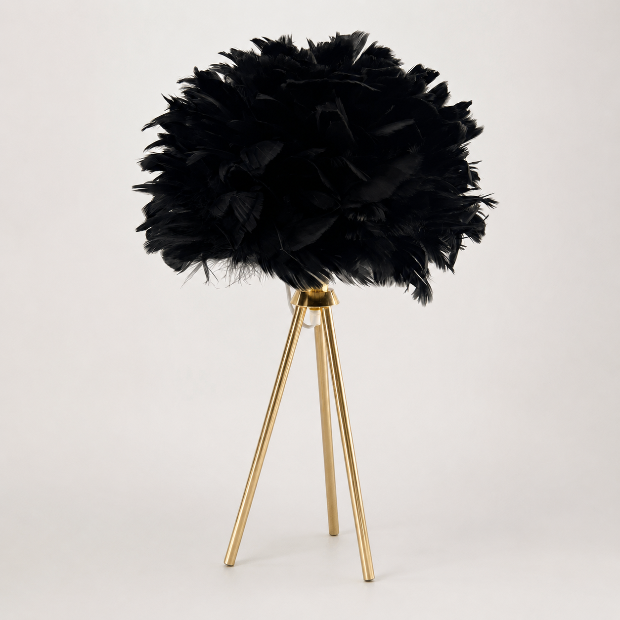 💫 Lámpara Decorativa Plumas Negra – Base Trípode Dorada
