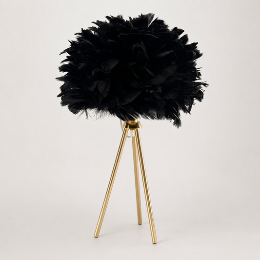 💫 Lámpara Decorativa Plumas Negra – Base Trípode Dorada