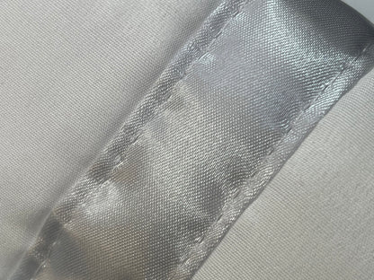 Colcha GOOLD Elegante – Conjunto Decorativo con Dos Almohadas, 250 x 260 cm - COLOR BLANCO CON DETALLES EN PLATA