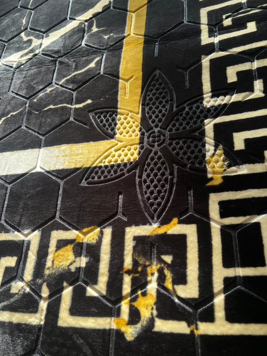 Alfombra Clásica Negra y detalles Dorados con Cenefa de Inspiración Oriental – Estilo Árabe