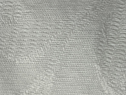 Colcha GOOLD Elegante – Conjunto Decorativo con Dos Almohadas, 250 x 260 cm - COLOR BLANCO CON DETALLES EN PLATA
