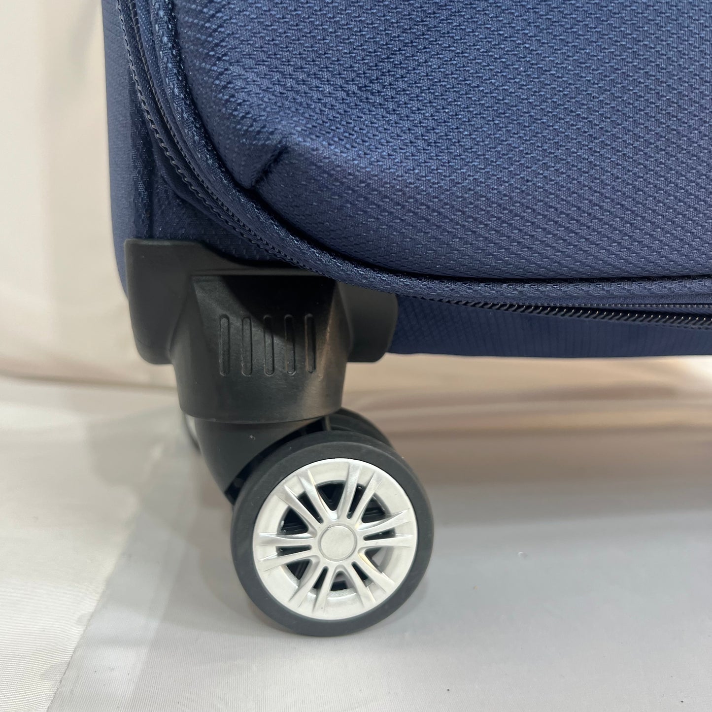 Set de 3 Maletas de Viaje Nadir con Detalles Amarillos