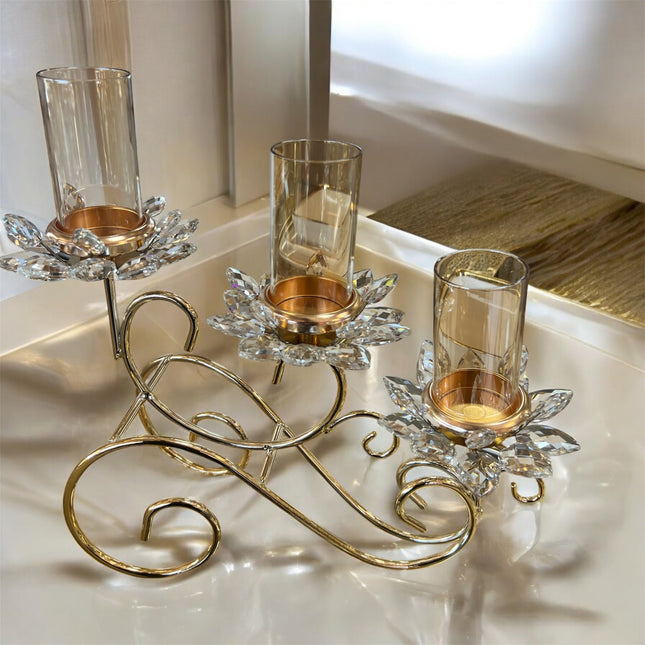 Candelabro Dorado de 3 Portavelas con Cristales — Diseño Floral Elegante