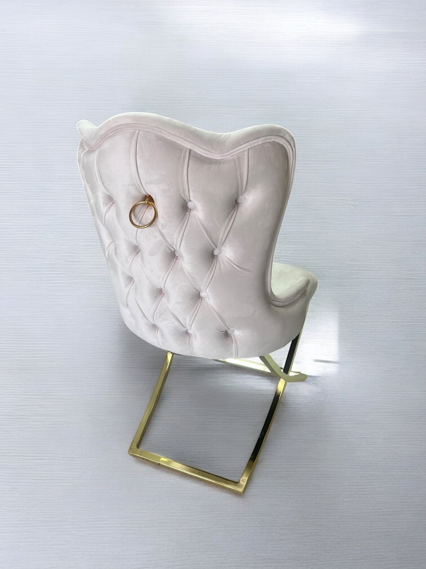 Silla terciopelo BELINDAV01 color beig claro, patas de metal dorado