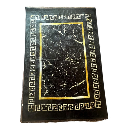 Alfombra Clásica Negra y detalles Dorados con Cenefa de Inspiración Oriental – Estilo Árabe
