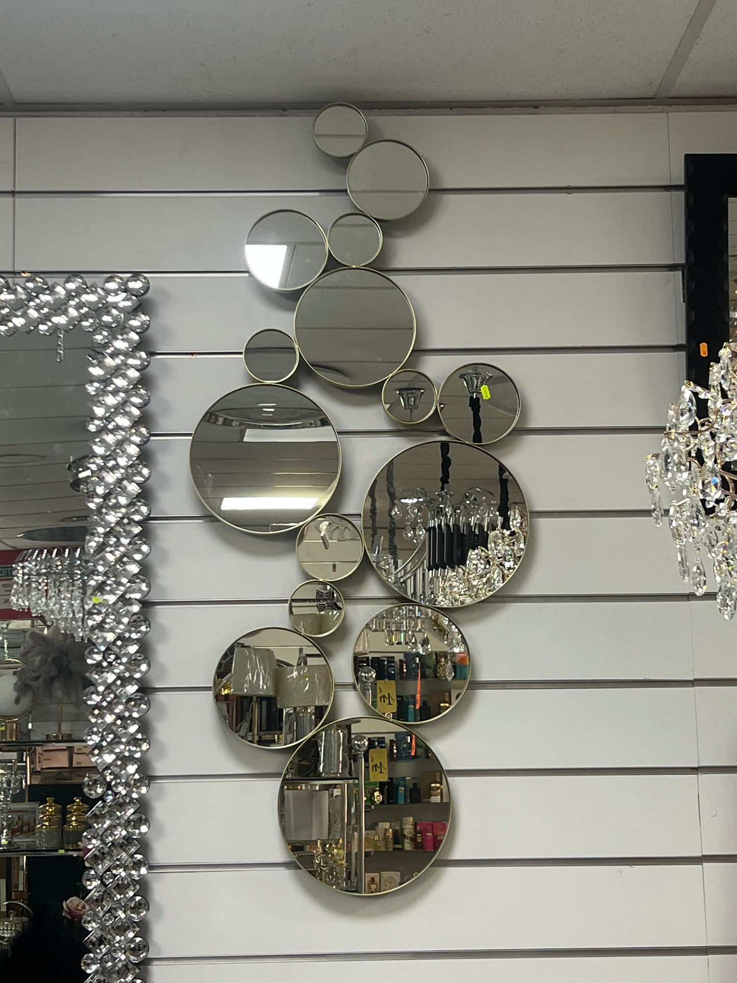 Espejo Decorativo Aura – Diseño Circular Múltiple con Marco Dorado