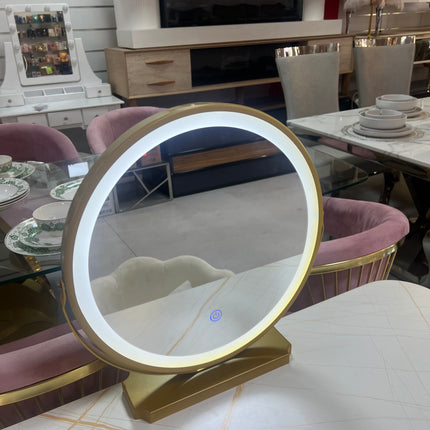 Tocador elegante con silla y espejo led blanco y dorado