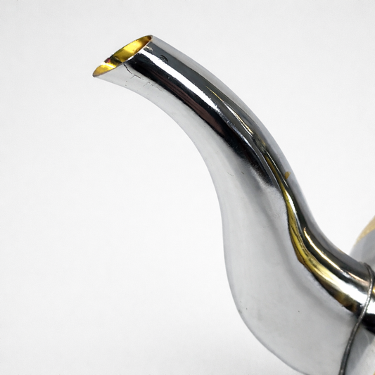 Tetera Elegante Plateada con Detalles Dorados – Diseño Clásico Premium