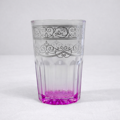 Conjunto de 12 copos em vidro com cores degradé e estampado floral.