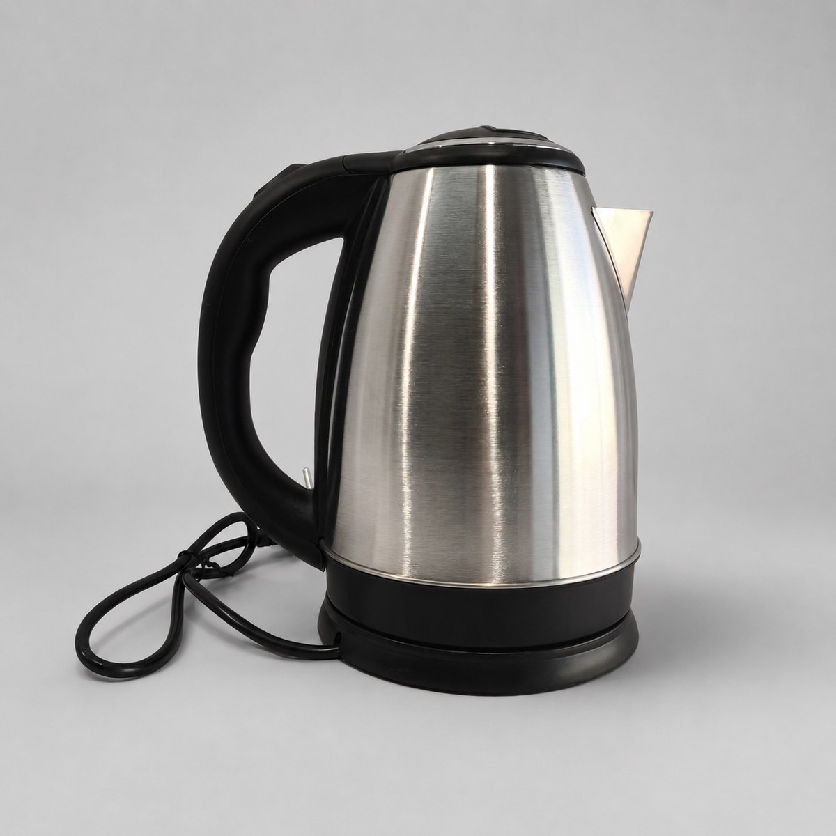 Hervidor Eléctrico de Acero Inoxidable – Rápido, Práctico y Elegante