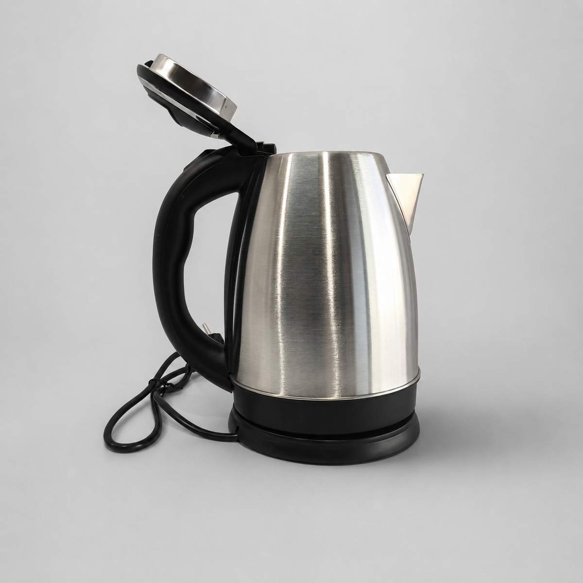 Hervidor Eléctrico de Acero Inoxidable – Rápido, Práctico y Elegante
