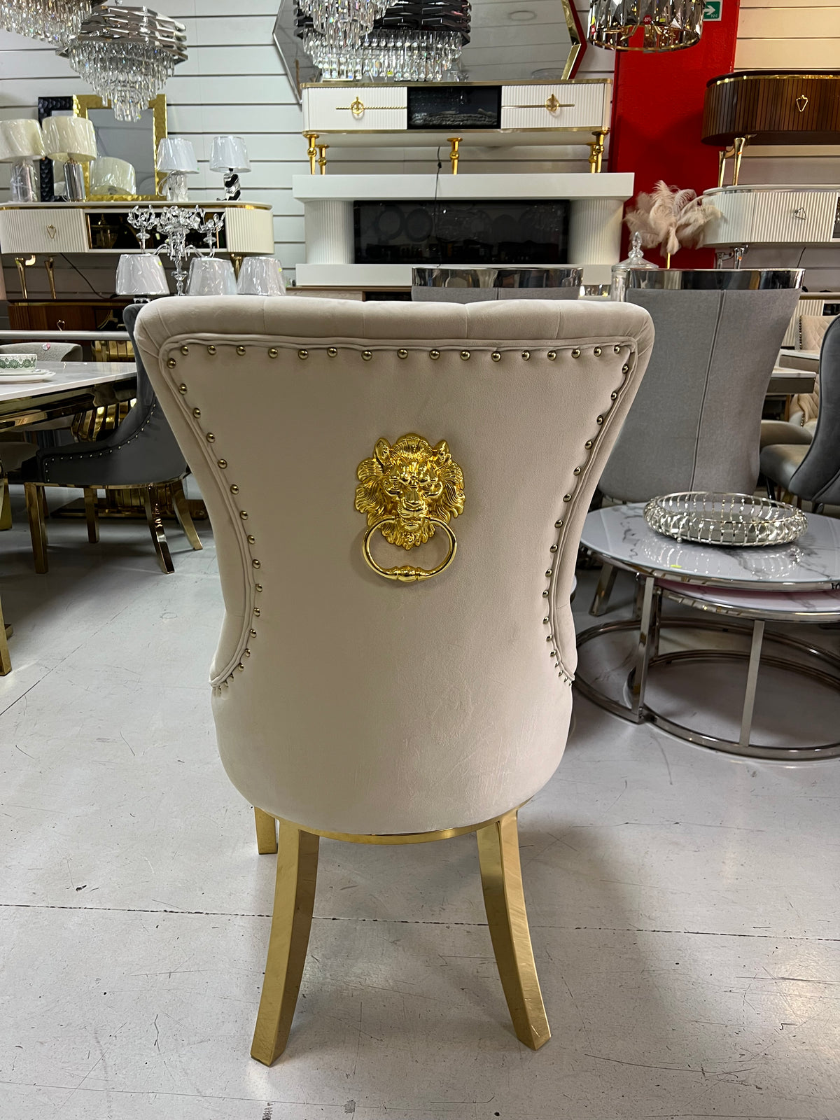 ✨ Silla MODELO leon tapizada beige con acabado dorado– Elegancia moderna para tu hogar ✨