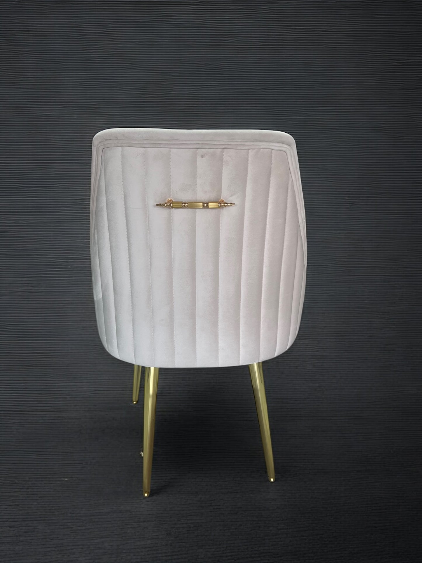 Silla terciopelo GOZDE01 color beig claro, patas de metal dorado