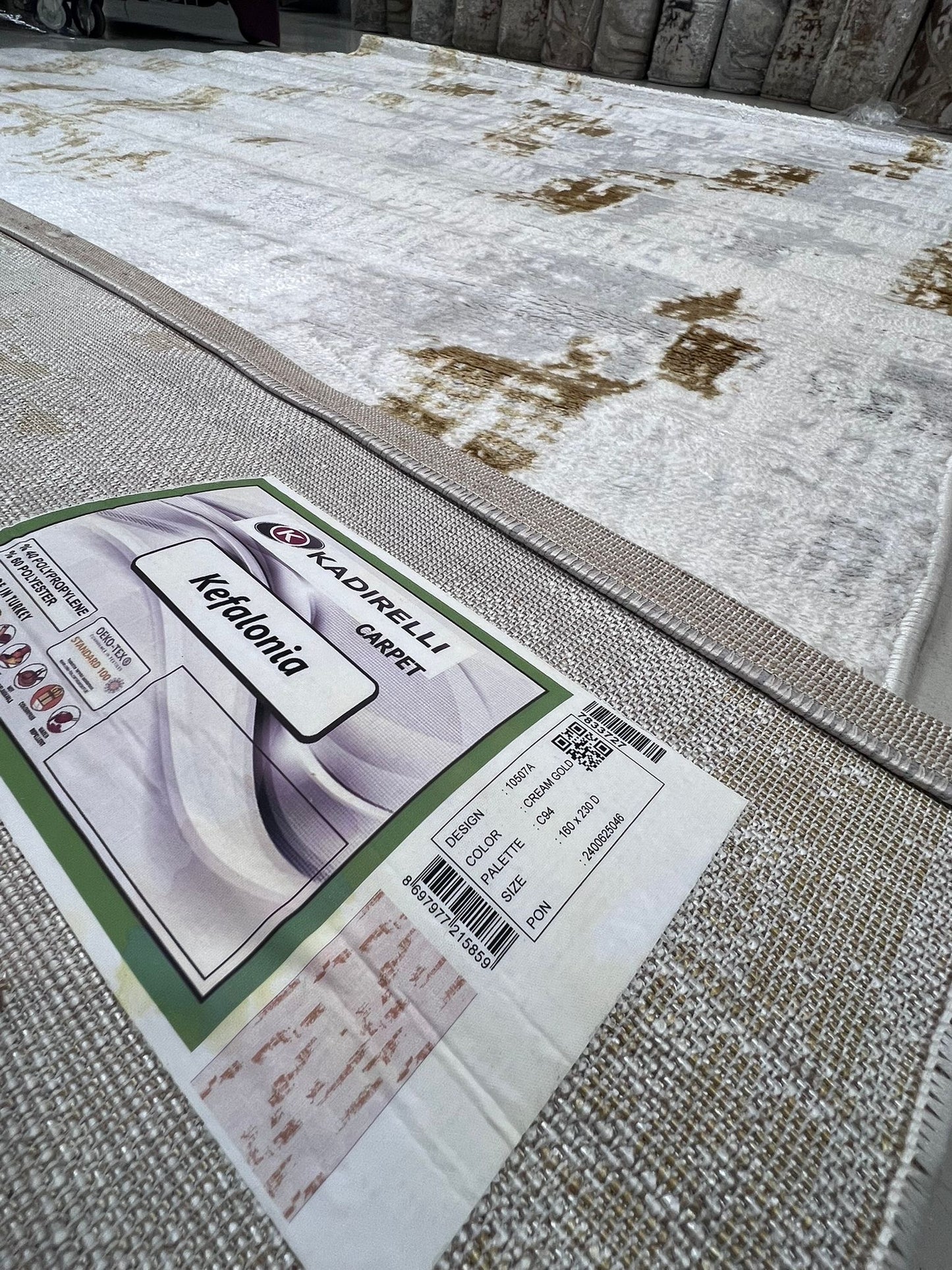 Alfombra Kefalonia – Diseño moderno con detalles elegantes en contraste