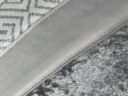 Colcha SUZY Elegante – Conjunto Decorativo con Tres Almohadas, 250 x 260 cm - COLOR GRIS CLARO