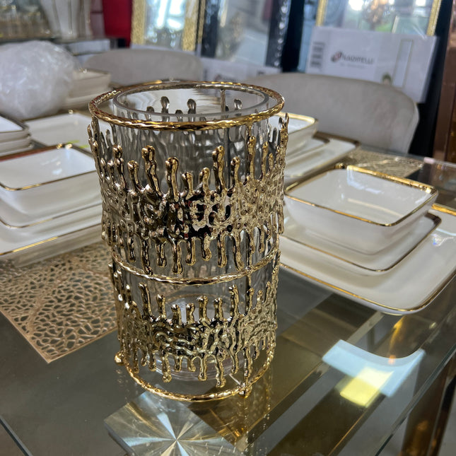 Portavelas de Cristal con Estructura Dorada – Diseño Moderno y Artístico