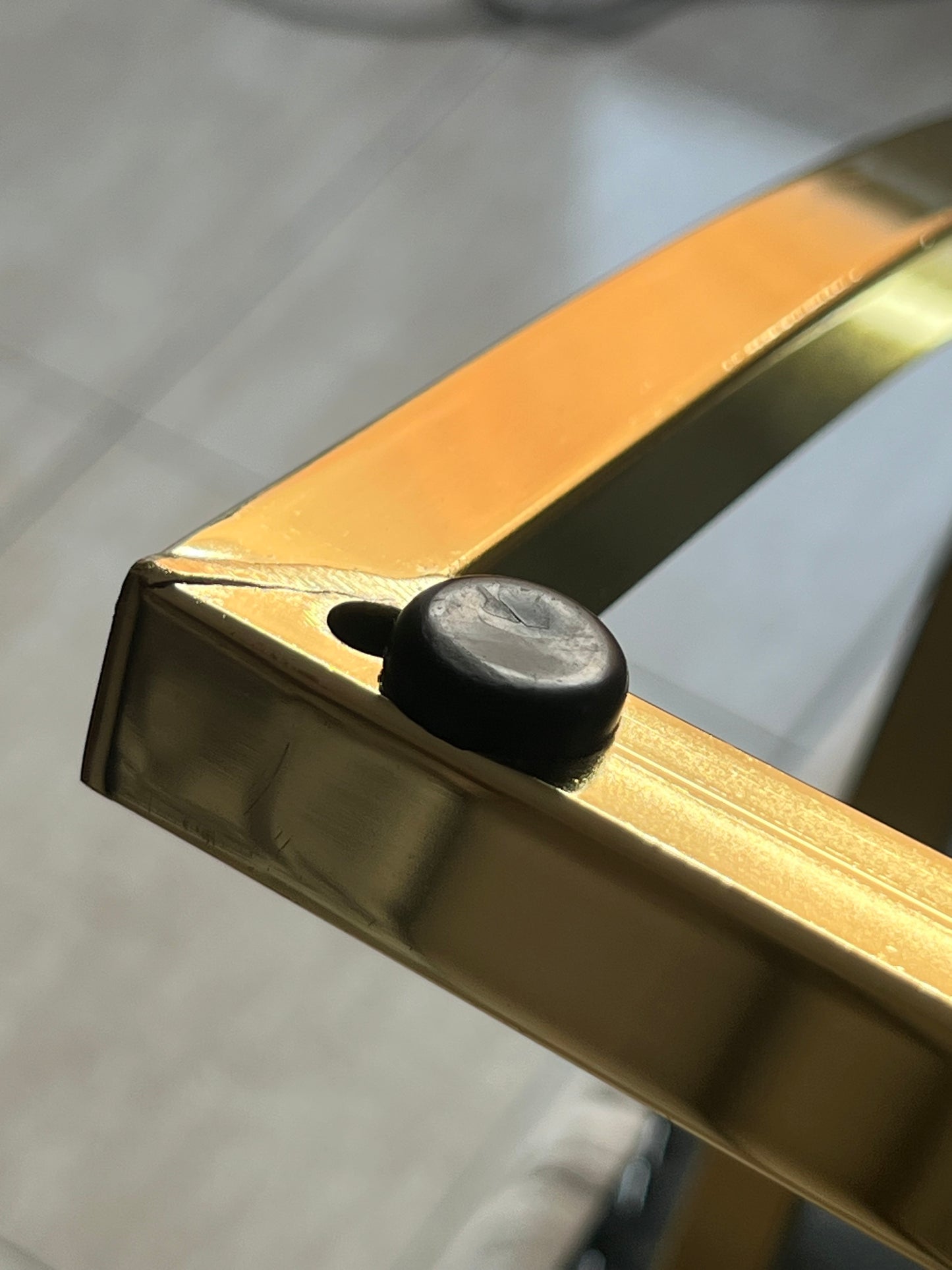 Silla terciopelo BELINDAV01 color beig claro, patas de metal dorado