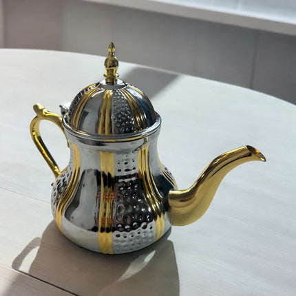 🫖 Classic Stainless Steel Arabic Teapot with Gold Details – Elegance and Tradition