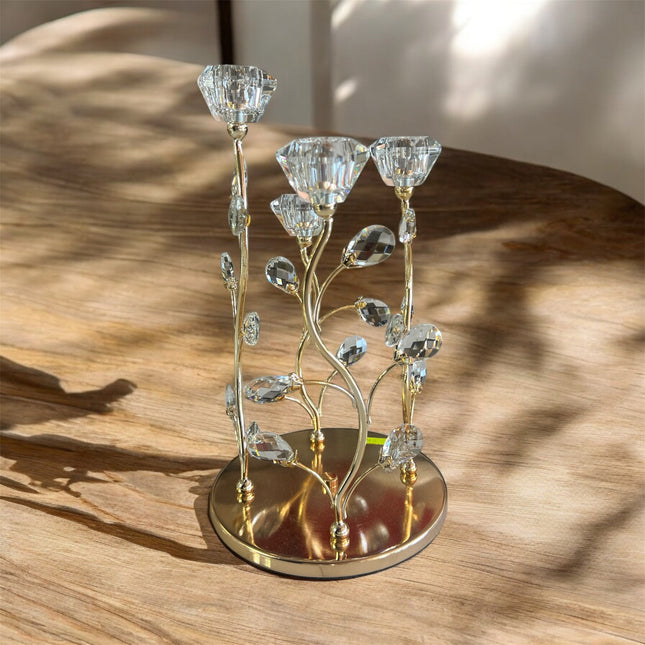 Lustre de cristal com base dourada — Design floral elegante para decoração de luxo
