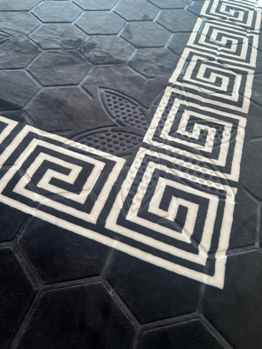 Alfombra Clásica Negra con Cenefa Blanca de Inspiración Oriental – Estilo Árabe