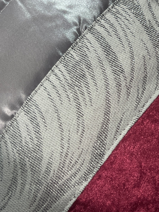 Colcha TROPICAL Elegante – Conjunto Decorativo con Tres Almohadas, 250 x 260 cm - COLOR GRANATE