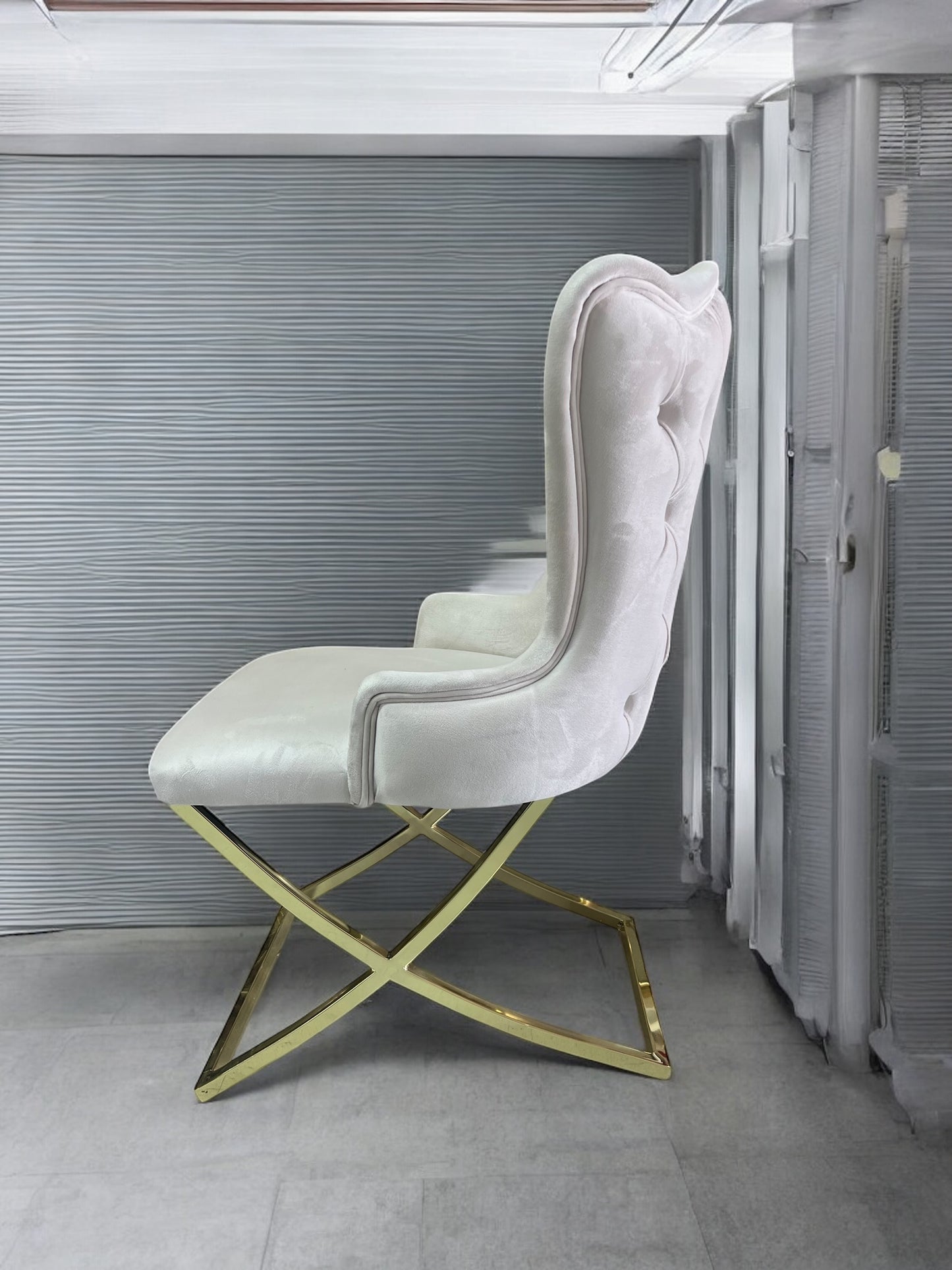 Silla terciopelo BELINDAV01 color beig claro, patas de metal dorado