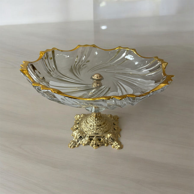 Fruteira em cristal com rebordo dourado e base esculpida — peça central de luxo