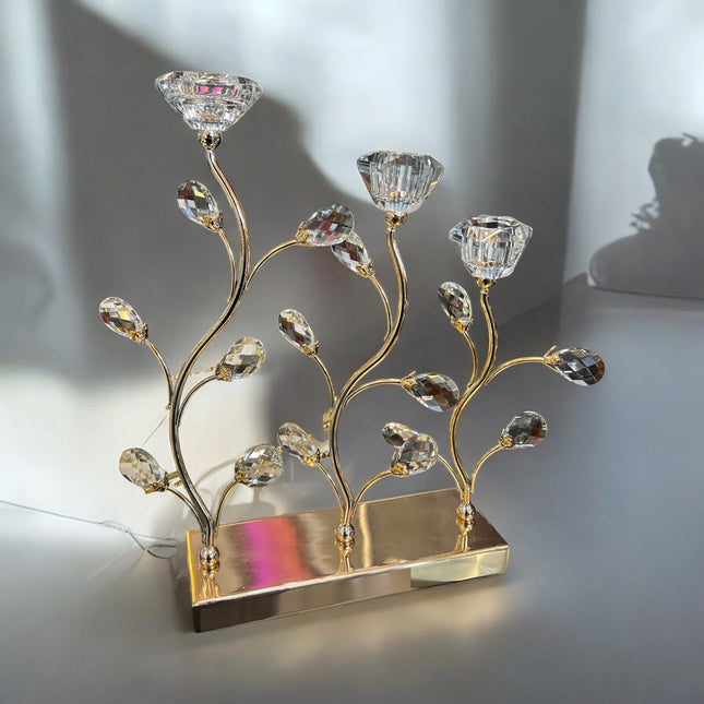 Castiçal decorativo em cristal e metal dourado — Elegante design floral para centro de mesa