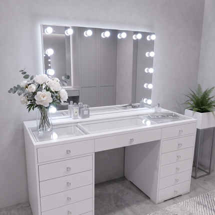 Tocador elegante con silla y espejo con bombillas blanco