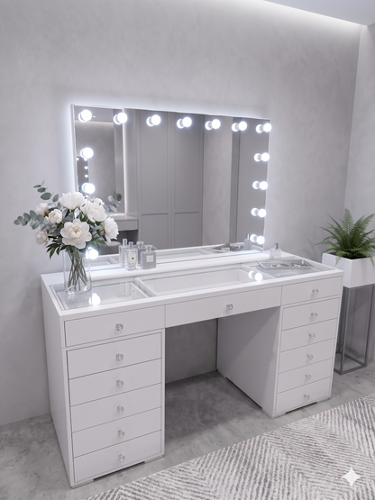 Tocador elegante con silla y espejo con bombillas blanco