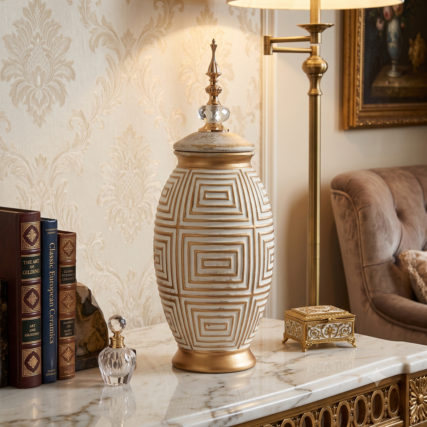 Jarrón Decorativo Árabe Alto Dorado y Blanco con Tapa y Detalle de Cristal – 40cm