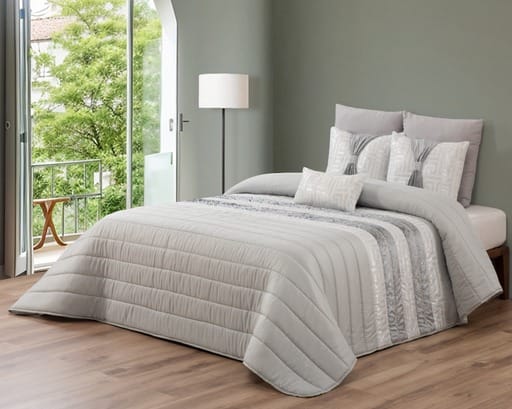 Colcha Decorativa JESSICA con Relleno Elegante y 2 Almohadas, Ideal para Todas las Estaciones, medida 250 x 260 - COLOR GRIS