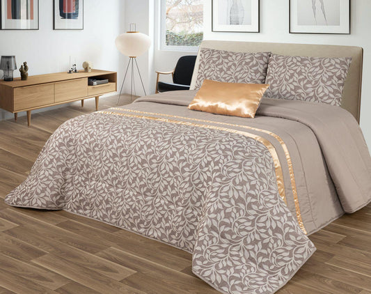 Colcha GOOLD Elegante – Conjunto Decorativo con Dos Almohadas, 250 x 260 cm - COLOR BEIG CON DETALLES EN DORADO