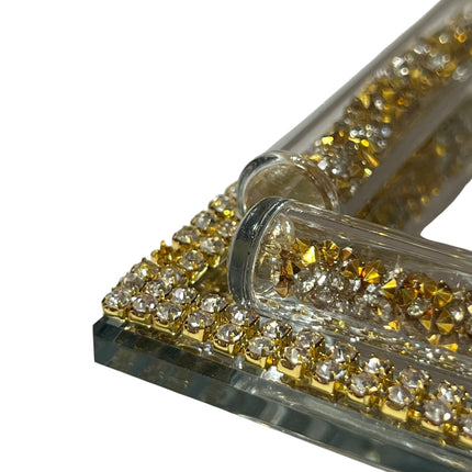 Bandeja espelhada dourada com pegas em cristal – 40x28 cm de pura elegância