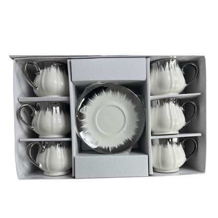 Conjunto de 6 chávenas de chá em porcelana branca com acabamento artístico em prata.